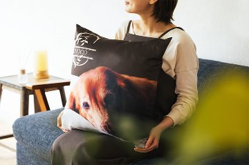 プリントスクエアクッション イニシャルデザインの画像