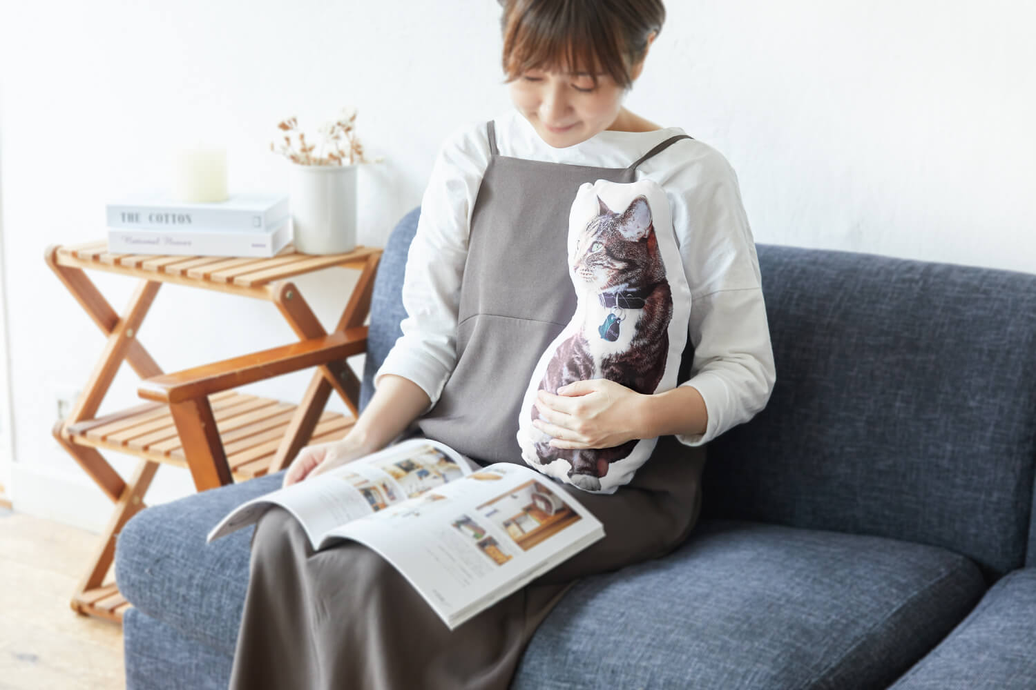 ふちどりクッション 40cmをひざに乗せた大きさのイメージ