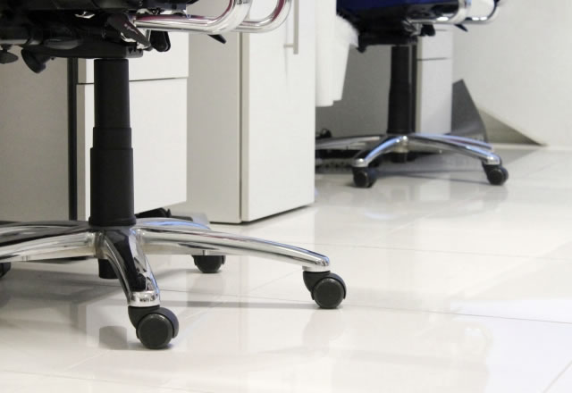 中古アーロンチェアの値段・保証・値崩れの真実を解説した比較図