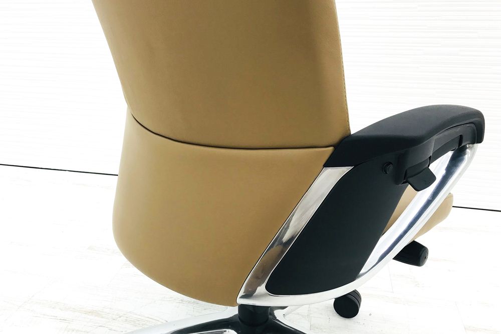 コクヨ 役員チェア マネージメントチェアー フィロソフィー ヘッドレスト付 オフィスチェア 椅子 会議椅子 レザー 中古オフィス家具画像