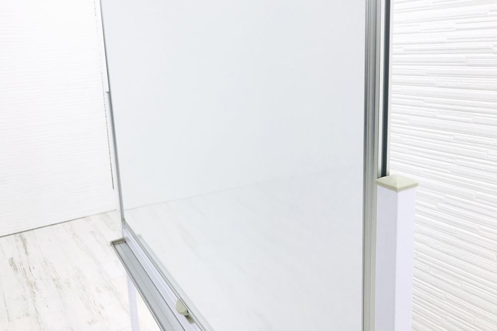 ホワイトボード キャスター付 片面タイプ 幅1260 W1260×D520×H1800mm 中古オフィス家具 画像