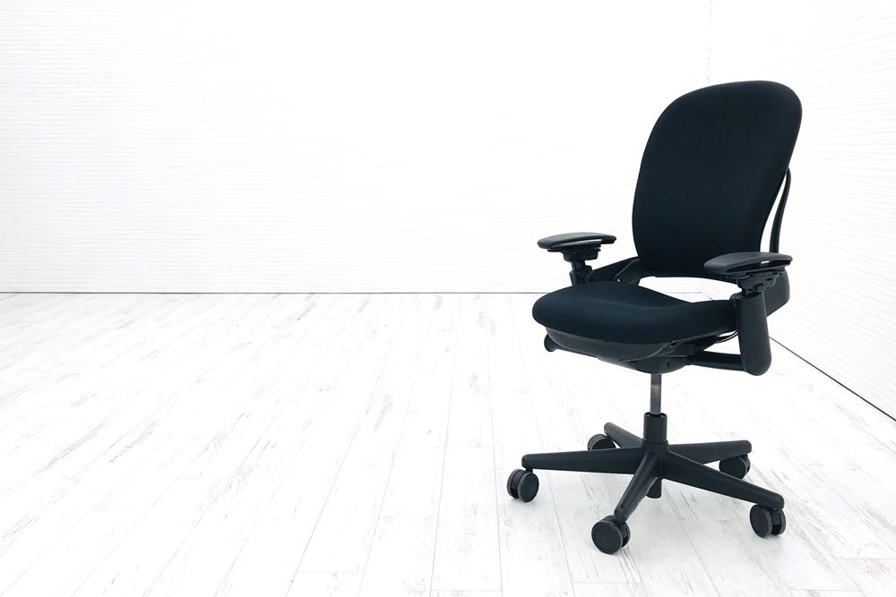 リープチェア スチールケース 中古 オフィスチェア クッション ブラック Steelcase Leap 可動肘 布張り 事務椅子 中古オフィス家具画像