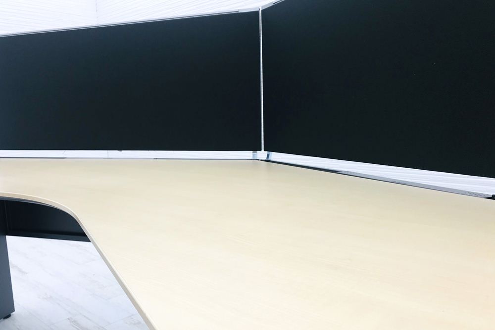 コクヨ ブーメランデスク レヴィスト 135℃ W(1200×1200mm)×D700mm×H720mm オフィスデスク 机 事務机 中古オフィス家具画像