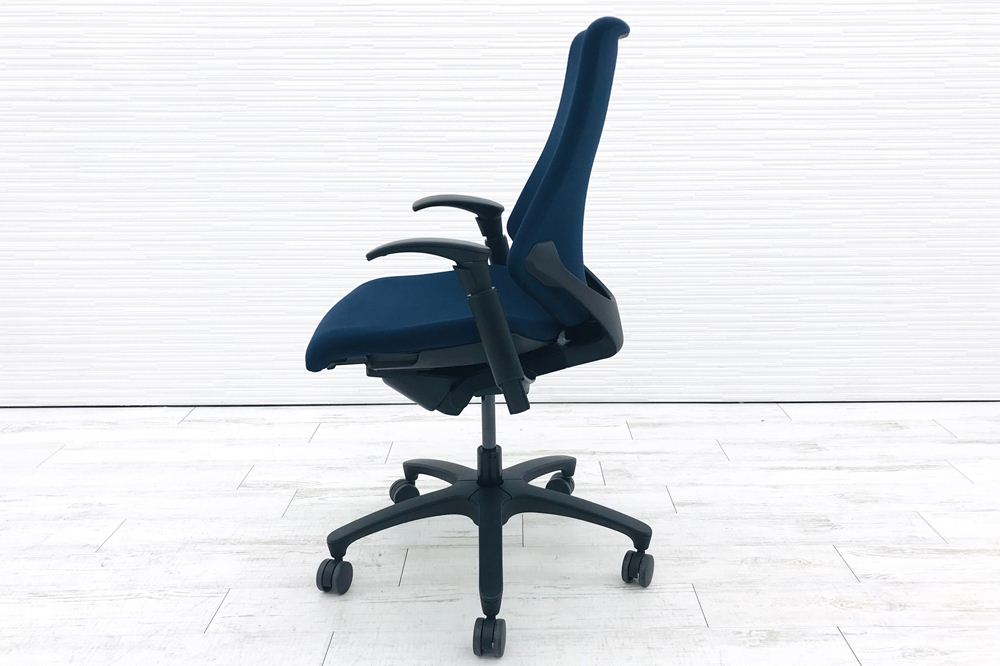 イトーキ エフチェア 中古オフィスチェア クッション 可動肘 事務椅子 ITOKI 中古オフィス家具 KF-330GS-T1B2 ネイビーブルー画像
