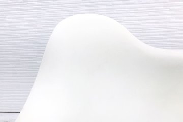  ヴィトラ イームズチェア ハーマンミラー Vitra 中古 イームズ キャスター脚 HermanMiller Eames Plastic ArmChair ホワイト画像