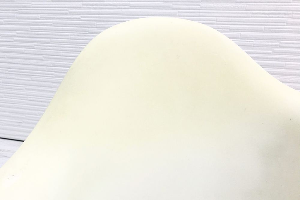 ヴィトラ イームズチェア ハーマンミラー Vitra 中古 イームズ HermanMiller Eames Plastic ArmChair ホワイト画像