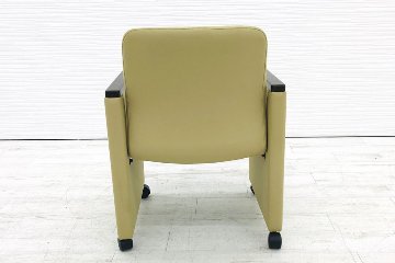 イトーキ 安楽椅子 新古品 未使用 ミーティングチェア 中古 布張り クッション 肘付 中古オフィス家具 KWF-617CN-51Y3画像
