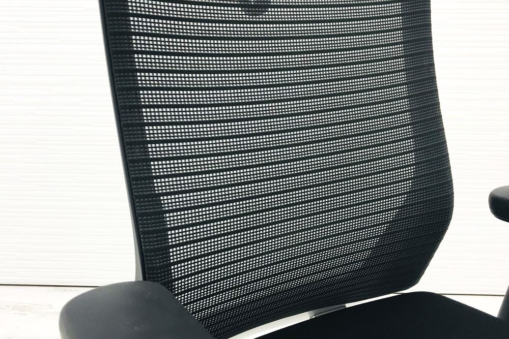 オカムラ コーラルチェア エクストラハイバック 中古 メッシュ 可動肘 中古オフィス家具 中古チェア 事務椅子 OAチェア ブラック画像