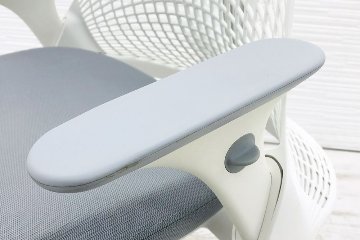 ハーマンミラー セイルチェア 2018年製 中古チェア SAYL Chairs デザインチェア 中古オフィス家具 前傾チルト 可動肘 グレー 脚ポリッシュ画像