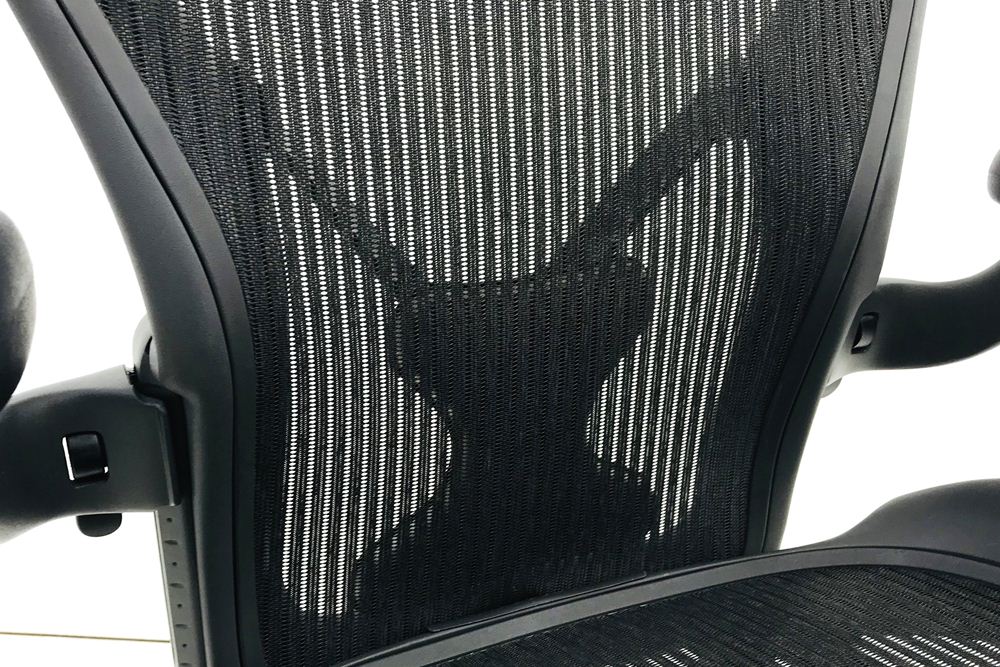 ハーマンミラー アーロンチェア 2016年製 Bサイズ フル装備 ポスチャーフィット メッシュ Herman Miller 中古オフィス家具 肘レバータイプ画像