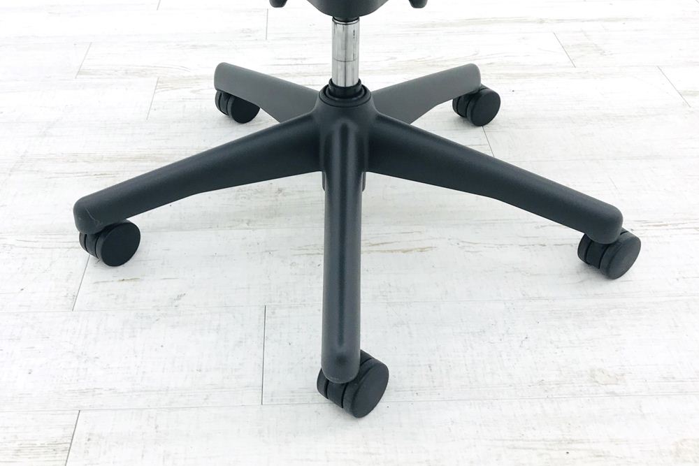 ハーマンミラー アーロンチェア 2013年製 Bサイズ フル装備 ポスチャーフィット メッシュ Herman Miller 中古オフィス家具 肘レバータイプの画像