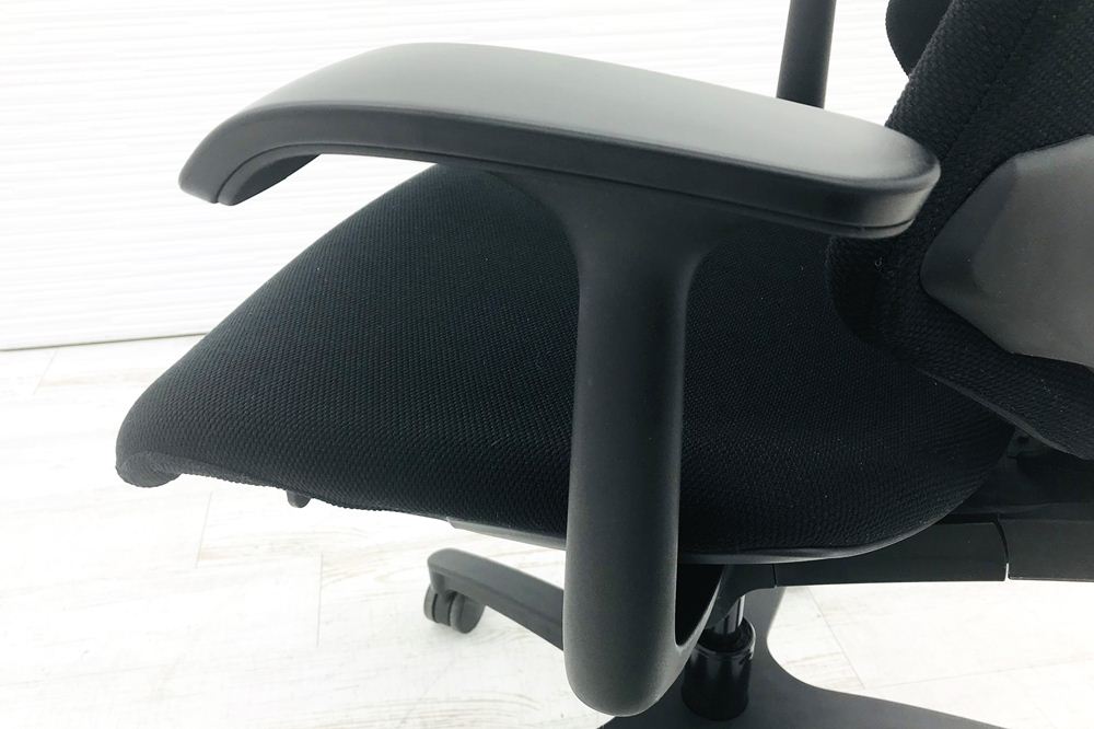 イトーキ エフチェア 2018年製 中古オフィスチェア クッション 固定肘 ブラック 事務椅子 ITOKI 中古オフィス家具 KG-130GS-T1T1