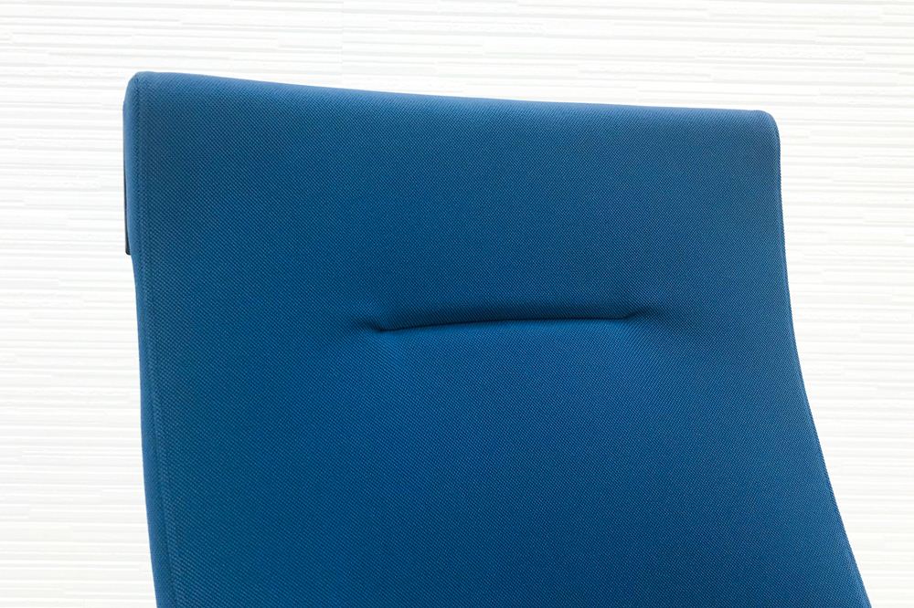 イトーキ スピーナチェア 中古 クッション オフィスチェア スピーナ 可動肘 中古オフィス家具 KE-717GP-Z5B4 ブルー画像