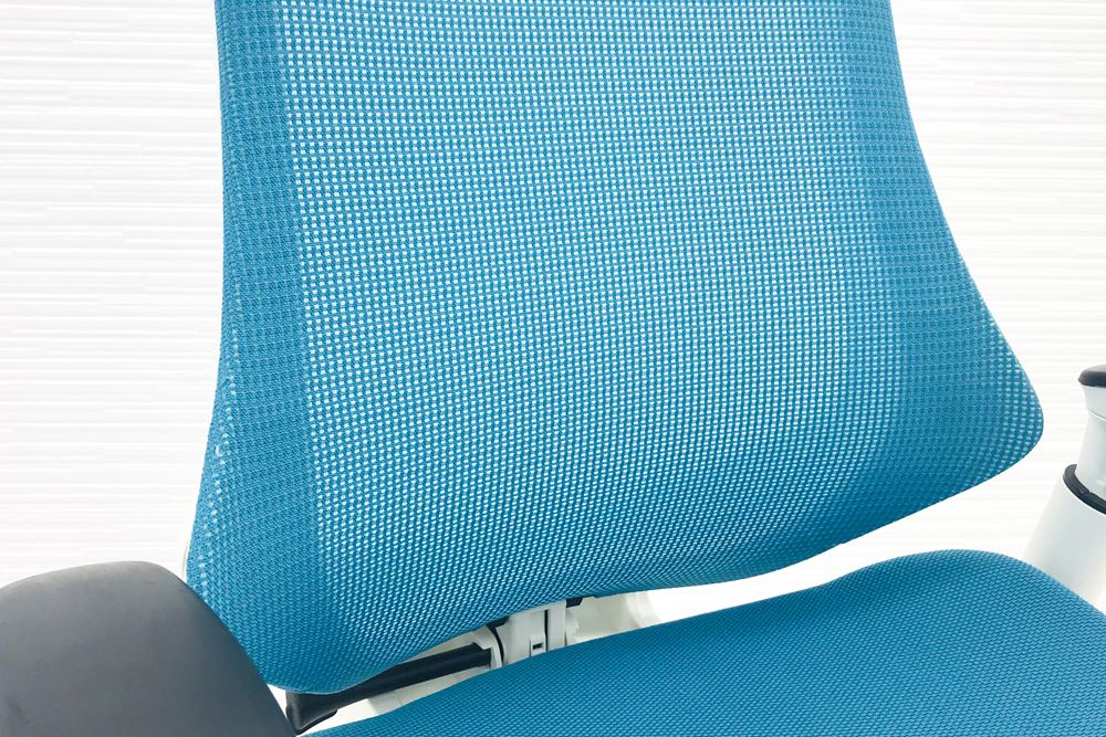 イトーキ エフチェア 2017年製 中古オフィスチェア クッション 可動肘 事務椅子 ITOKI 中古オフィス家具 KF370JB-W9A3 ストロングブルー画像