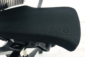 イトーキ スピーナチェア 2018年製 中古 クッション オフィスチェア スピーナ 固定肘 中古オフィス家具 KE-755GP-T1T1SG ブラック画像