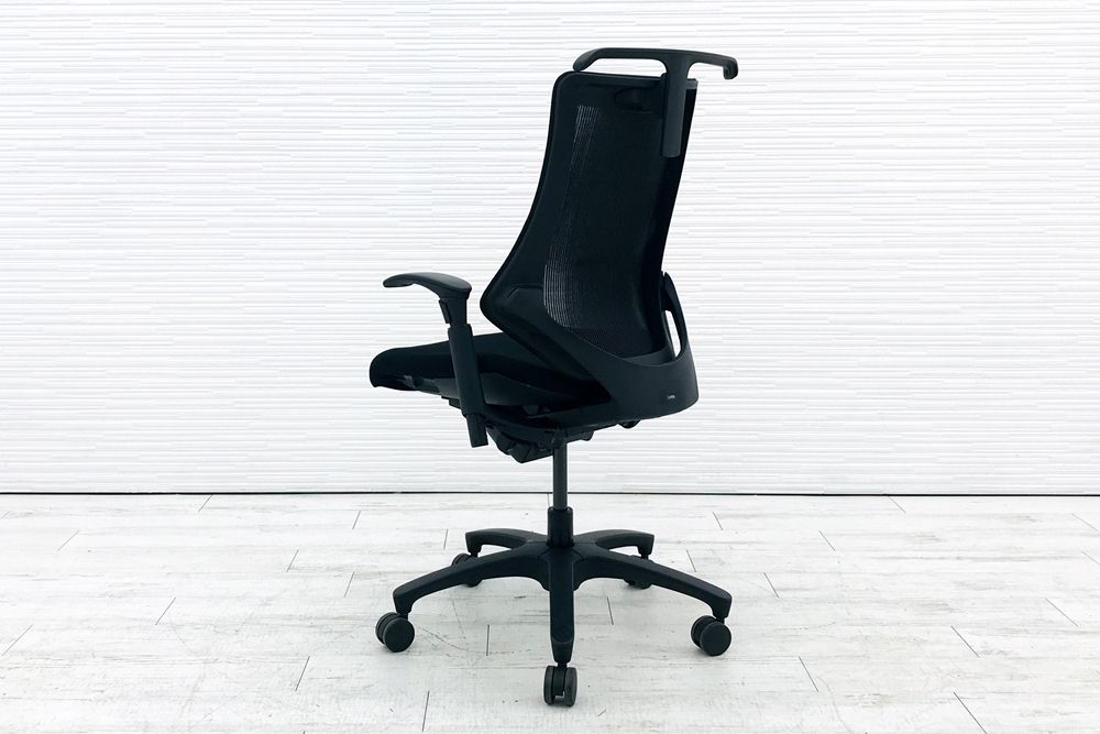 イトーキ エフチェア 2016年製 中古オフィスチェア クッション 可動肘 ブラック 事務椅子 ITOKI 中古オフィス家具 KF-377JAHT1T1T2画像