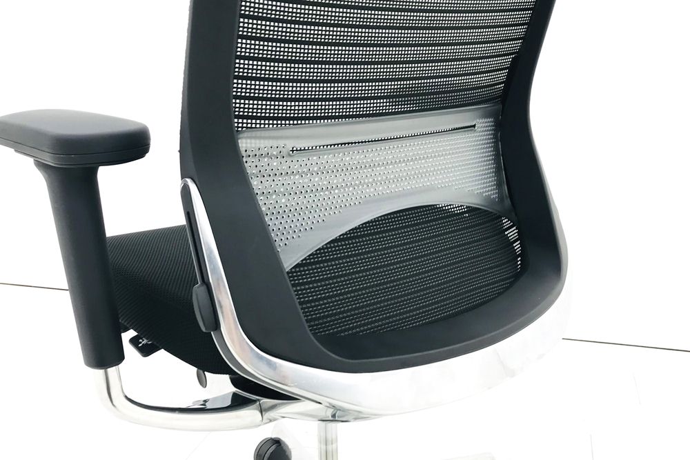オカムラ コーラルチェア ハイバック 中古 メッシュ 可動肘 中古オフィス家具 中古チェア 事務椅子 OAチェア ブラック CQ85BS-FSH1画像