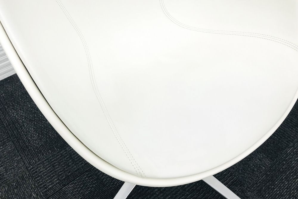 フリッツハンセン リンチェア 中古 FritzHansen Rin Chair ホワイト レザー フロントパディング仕様 中古オフィス家具 ランクC画像