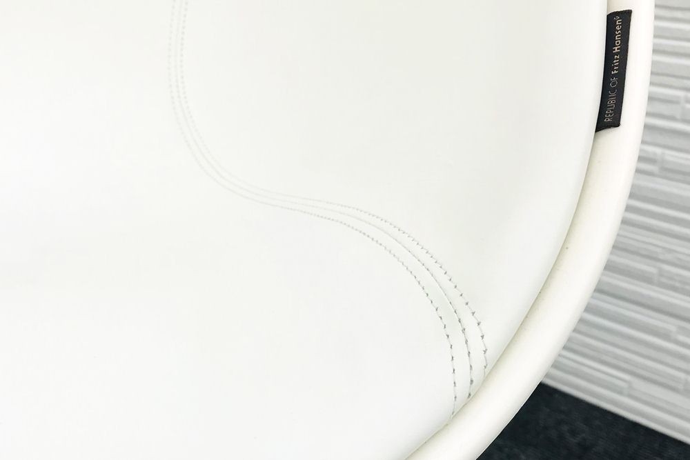 フリッツハンセン リンチェア 【15脚セット】 中古オフィス家具 FritzHansen Rin Chair ホワイト レザー フロントパディング仕様 ランクD画像
