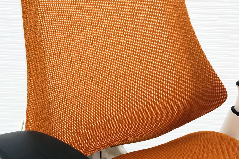 イトーキ エフチェア 2015年製 中古オフィスチェア クッション 可動肘 事務椅子 ITOKI 中古オフィス家具 KF370JB-W9D3 アンバーオレンジ画像