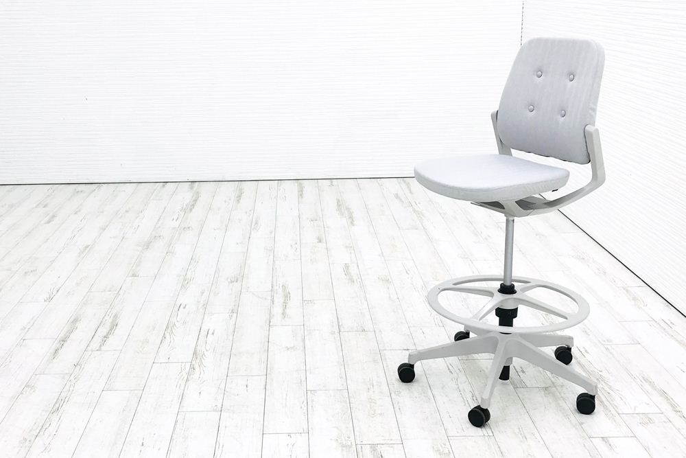 イトーキ レヴィチェア 中古 ITOKI ハイチェア カウンターチェア ミーティングチェア 中古オフィス家具 会議椅子 ホワイトグレーの画像