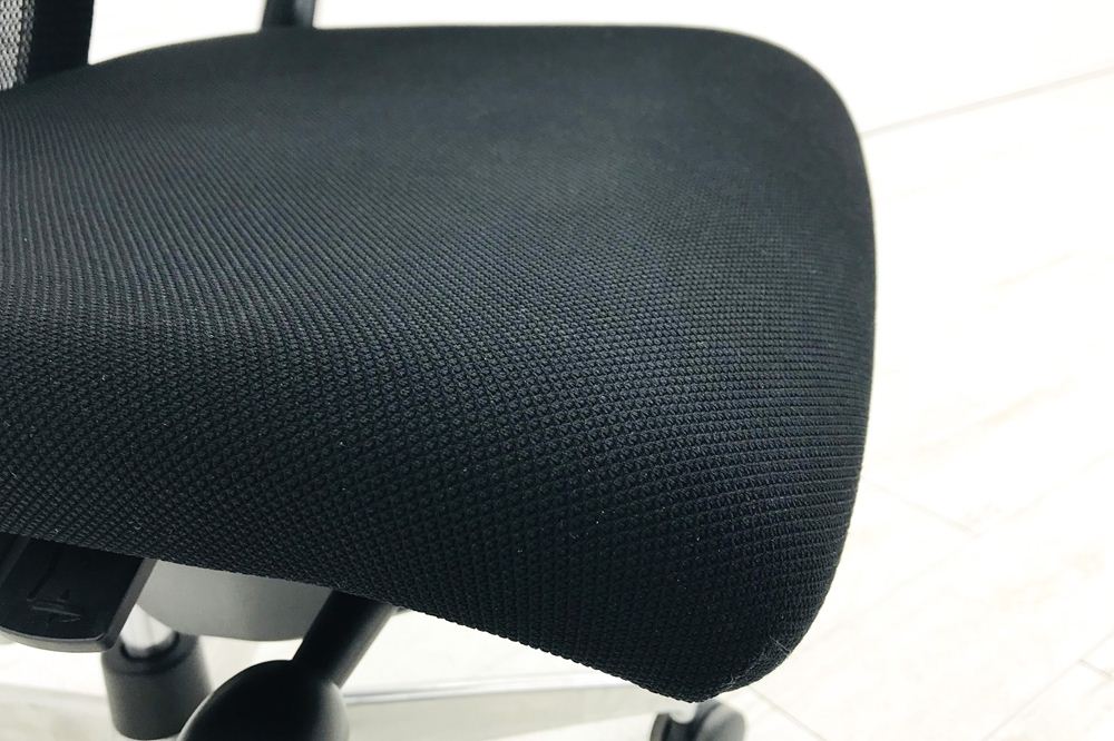 コクヨ フォスターチェア 2016年製 中古 KOKUYO FOSTER フォスター メッシュ 固定肘 事務椅子 中古オフィス家具 ブラック画像