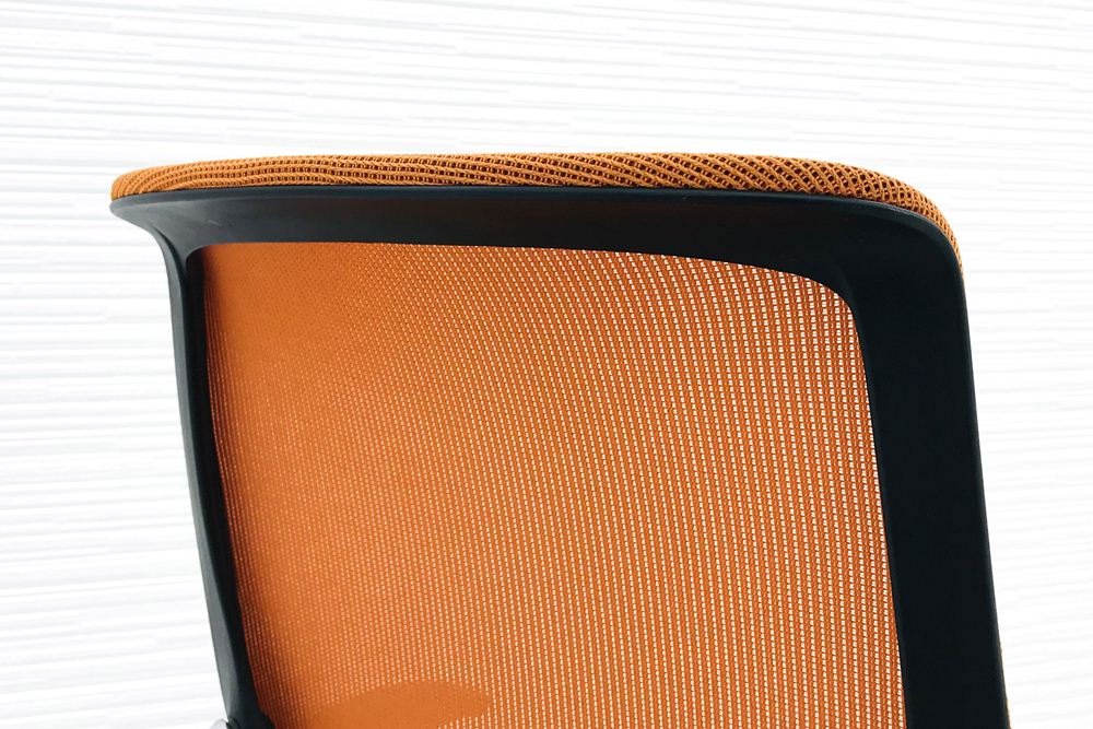 オカムラ ゼファーチェア 中古 オフィスチェア ゼファー Zephyr ブラックフレーム オレンジ  可動肘 CY95ZT画像