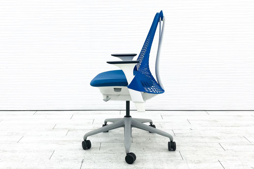 ハーマンミラー セイルチェア 2016年製 中古 前傾チルト 可動肘 SAYL Chairs デザインチェア 中古オフィス家具 ブルーの画像