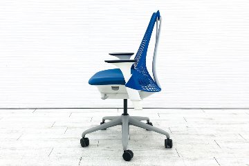 ハーマンミラー セイルチェア 2016年製 中古 前傾チルト 可動肘 SAYL Chairs デザインチェア 中古オフィス家具 ブルーの画像