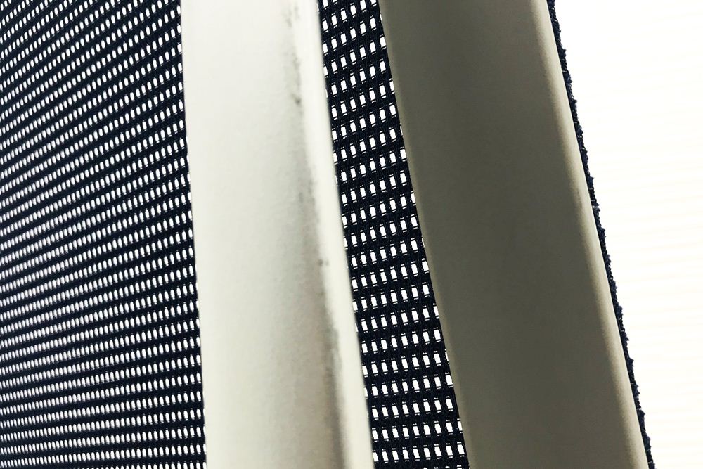 コンテッサチェア オカムラ 中古 コンテッサ メッシュ シルバーフレーム 可動肘 中古オフィス家具 高機能チェア ダークブルー画像