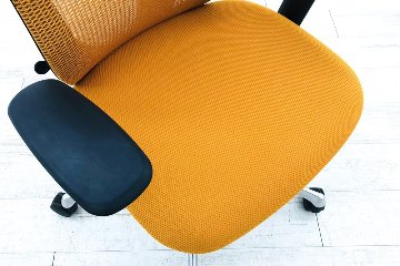 オカムラ シルフィーチェア 2017年製 エクストラハイバック 中古 Sylphy ヘッドレスト クッション 中古オフィス家具 C68BBR-FMR8 オレンジ画像