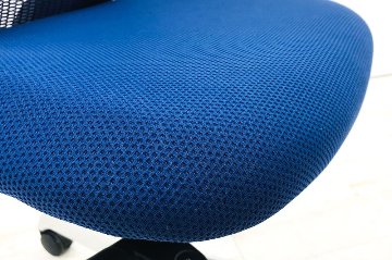 オカムラ シルフィーチェア 2017年製 ハイバック 肘無 中古チェア Sylphy メッシュ 中古オフィス家具 C636BR-FMR3 ミディアムブルー画像