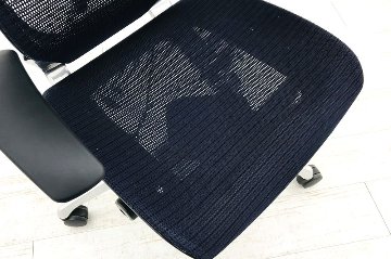 バロンチェア オカムラ 2015年製 エクストラハイバック メッシュ 固定肘 ポリッシュフレーム 高機能チェア 中古オフィス家具 ダークブルー画像
