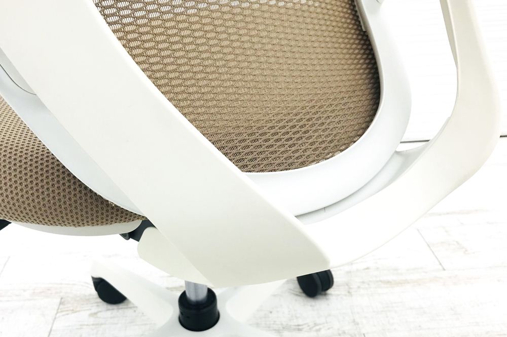 オカムラ シルフィーチェア 中古 2014年製 オフィスチェア ハイバック メッシュ デザインアーム 事務椅子 中古オフィス家具 ベージュ画像