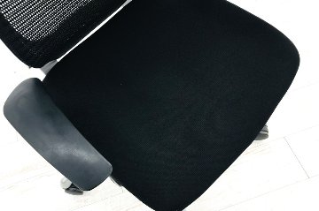 バロンチェア オカムラ エクストラハイバック 座クッション 可動肘 シルバーフレーム 中古オフィス家具 ブラック 可動ヘッドレスト画像