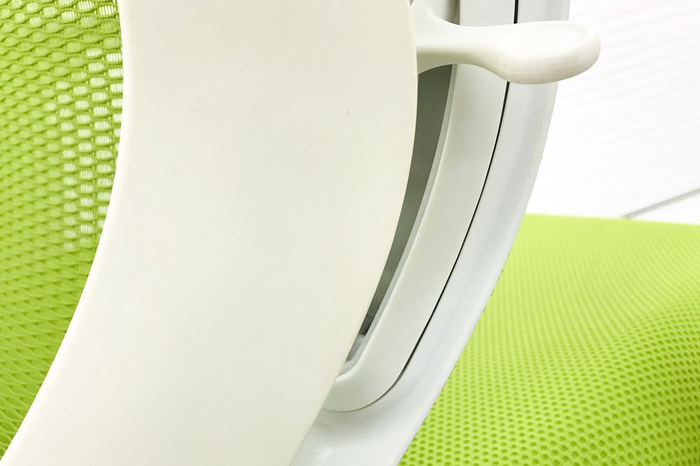 オカムラ シルフィーチェア 2014年製 ハイバック 可動肘 中古チェア Sylphy クッション 中古オフィス家具 C685BW-FMP5 ライムグリーン画像
