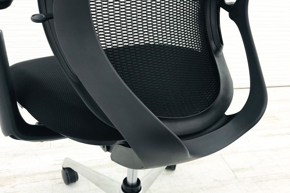 シルフィーチェア オカムラ 中古 2016年製 オフィスチェア ハイバック メッシュ 可動肘 事務椅子 中古チェア 中古オフィス家具 ブラック画像