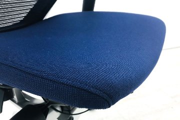 バロンチェア 2019年製 オカムラ 中古 ローバック シルバーフレーム メッシュ バロン 可動肘 中古オフィス家具 ダークブルー画像