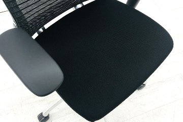 オカムラ コーラルチェア 2016年製 ハイバック 中古 メッシュ 可動肘 中古オフィス家具 中古チェア 事務椅子 ブラック CQ85BR-FSH1画像