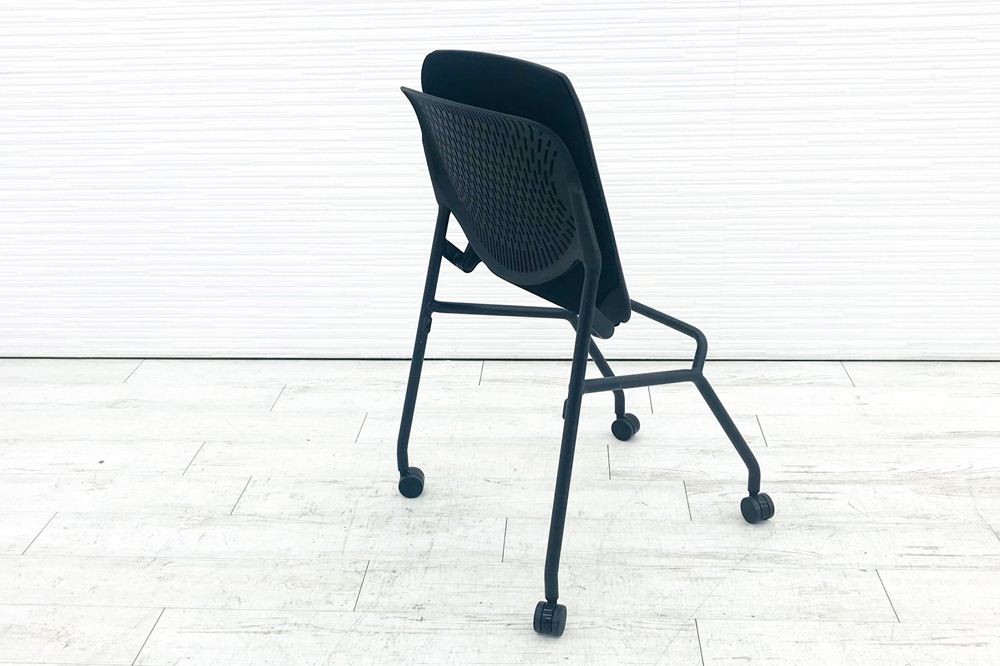 オカムラ ルナチェア 2018年製 中古 ミーティングチェア 中古チェア 会議椅子 中古オフィス家具 81S1CK ブラックの画像