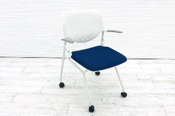 オカムラ ルナチェア 中古 ミーティングチェア 中古チェア 会議椅子 中古オフィス家具 81S1AU ブルー 肘付きの画像