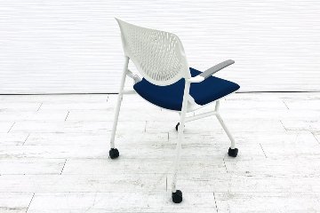 オカムラ ルナチェア 中古 ミーティングチェア 中古チェア 会議椅子 中古オフィス家具 81S1AU ブルー 肘付きの画像