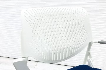 オカムラ ルナチェア 中古 ミーティングチェア 中古チェア 会議椅子 中古オフィス家具 81S1AU ブルー 肘付きの画像