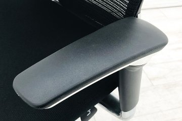 バロンチェア ブラック 2013年製 オカムラ 中古 中古オフィス家具 ポリッシュフレーム メッシュ ハイバック 事務椅子 オフィスチェア画像