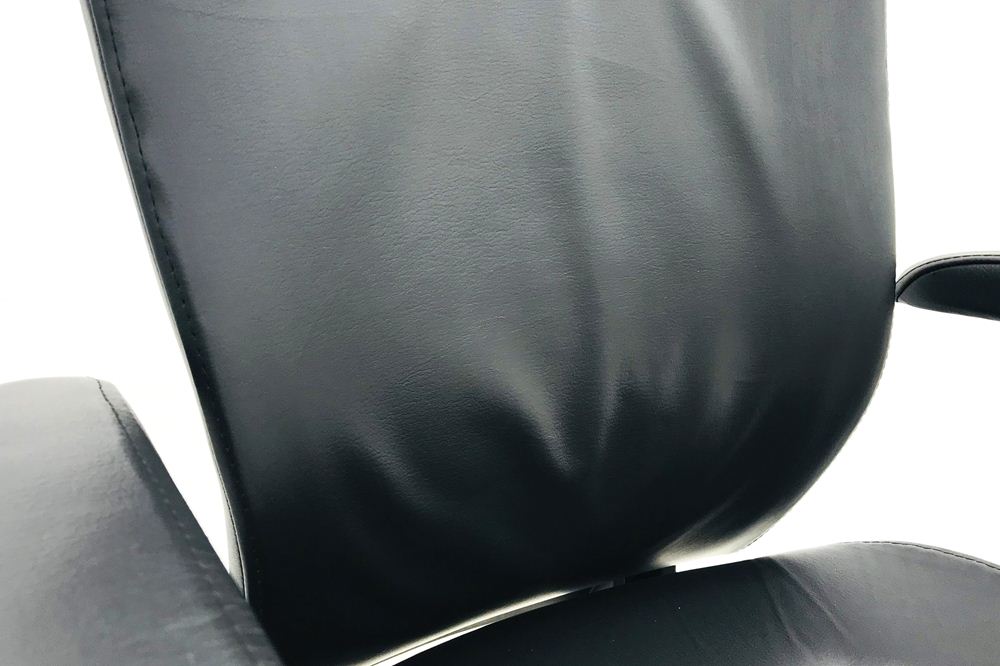 コセールチェア 2018年製 マネジメントチェア イトーキ 中古 役員チェア 会議椅子 ミーティングチェア 中古オフィス家具 レザー画像