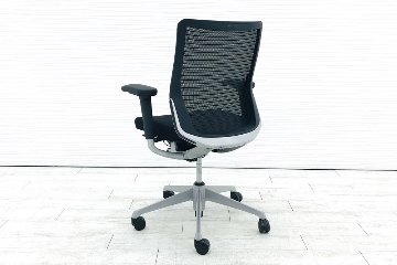 オカムラ コーラルチェア 2017年製 ミドルバック 中古 メッシュ 可動肘 中古オフィス家具 中古チェア 事務椅子 ブラック CQ81GR-FSH1の画像