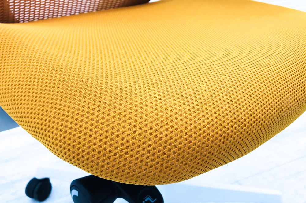 オカムラ シルフィーチェア 2019年製 ハイバック 可動肘 中古チェア Sylphy クッション 中古オフィス家具 C686XW-FMR8 オレンジ画像
