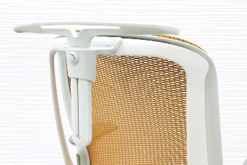 オカムラ シルフィーチェア 2019年製 ハイバック 可動肘 中古チェア Sylphy クッション 中古オフィス家具 C686XW-FMR8 オレンジ画像