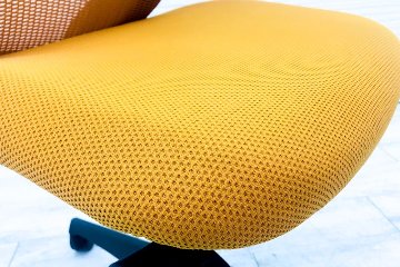 オカムラ シルフィーチェア 2017年製 ハイバック 肘無 中古チェア Sylphy メッシュ 中古オフィス家具 C635XR-FMR8 オレンジ画像