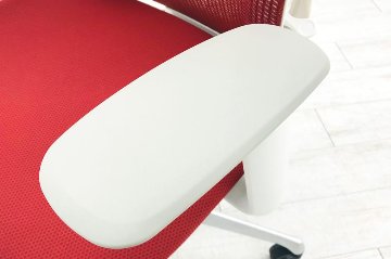 オカムラ シルフィーチェア 2016年製 ハイバック 可動肘 中古チェア Sylphy クッション 中古オフィス家具 C685BW-FMP9 レッド画像